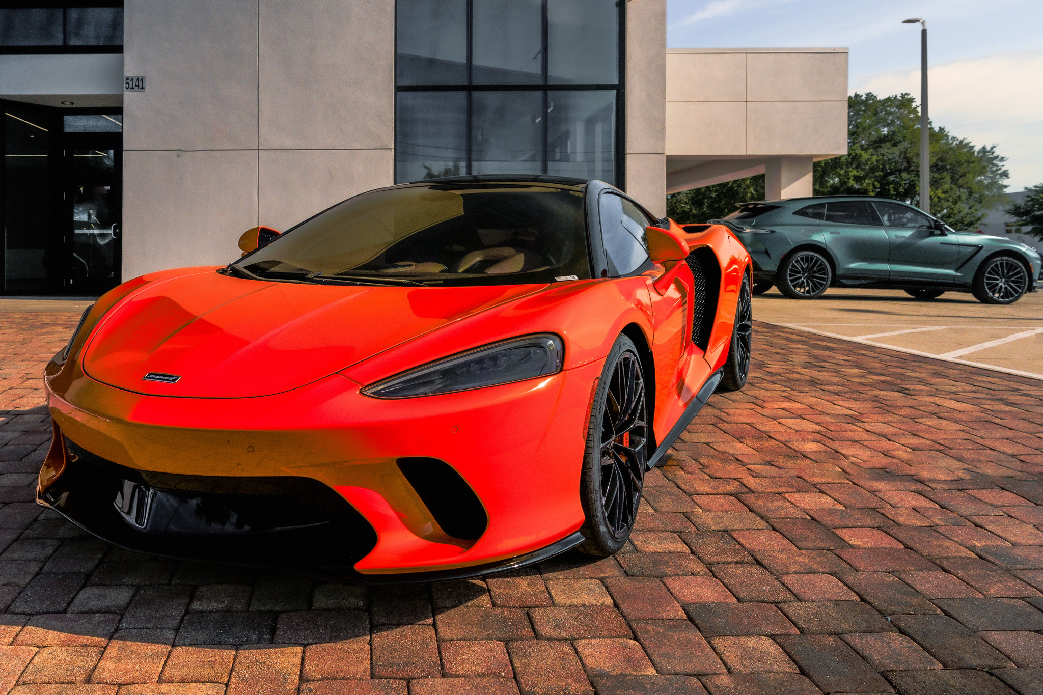 Cổng chào biểu tượng và nghệ thuật thiết lập nghi thức đón tiếp thượng lưu